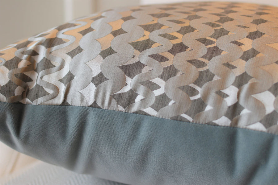 Silver Ripple w/ Grey Velvet 20"