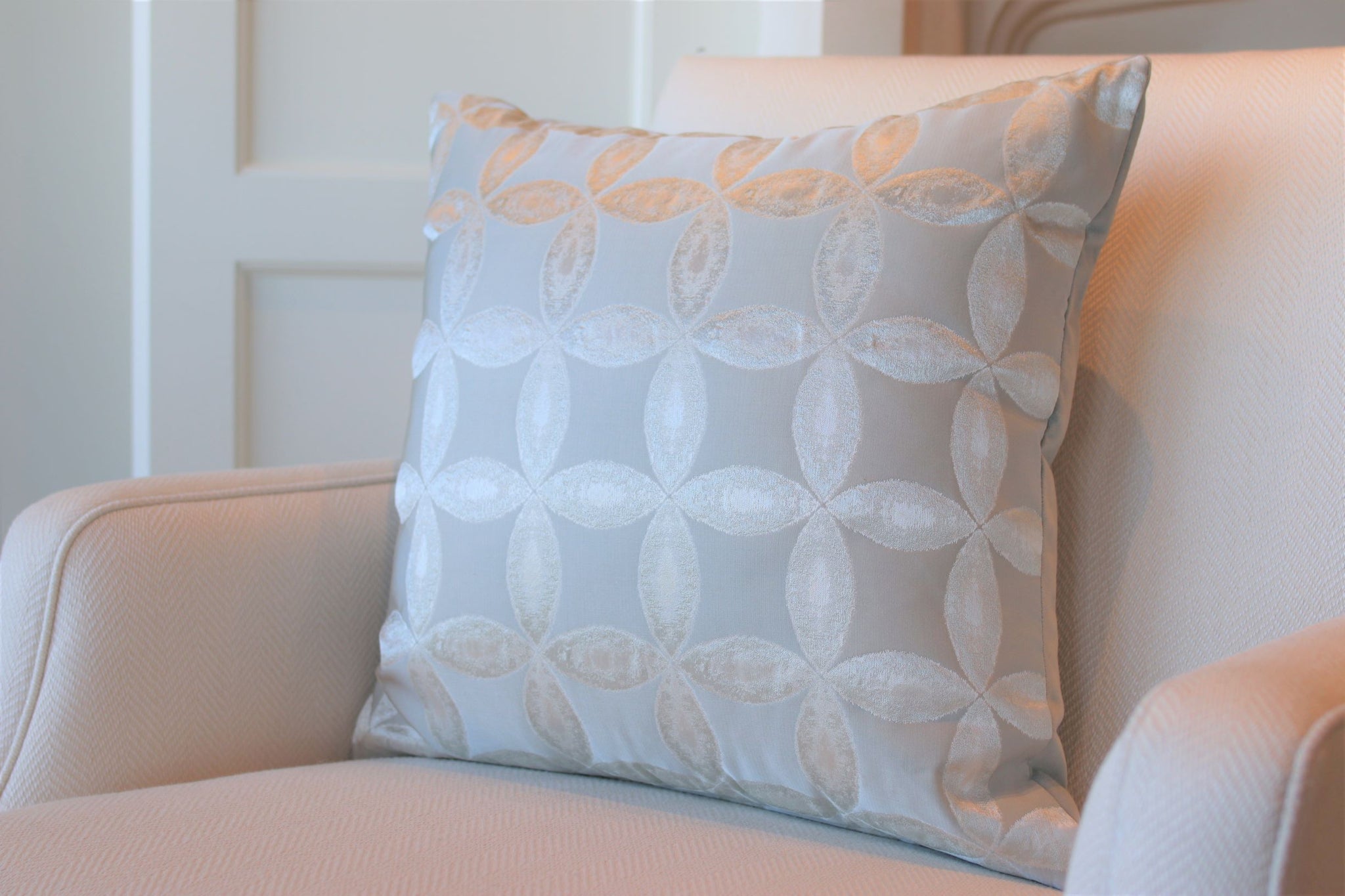 Circle Chain 20" Square